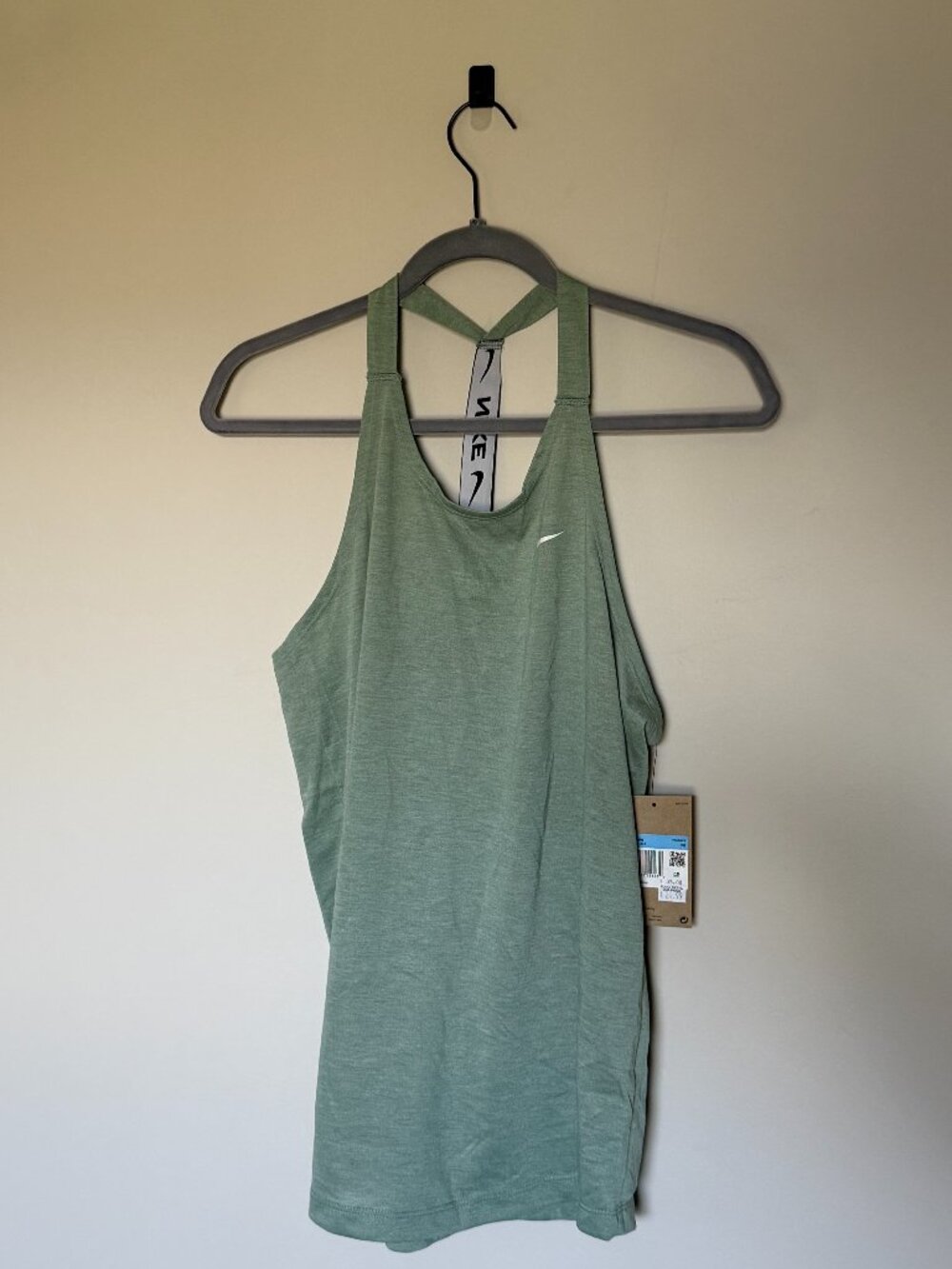 Nike Women’s Training Tank Top Medium Sage Green NWT